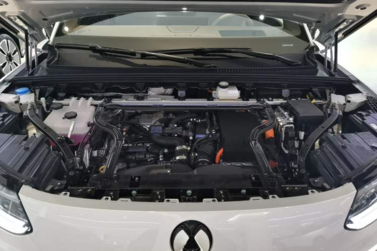 Used Denza N9 2025 Prestige Version Engine Bay