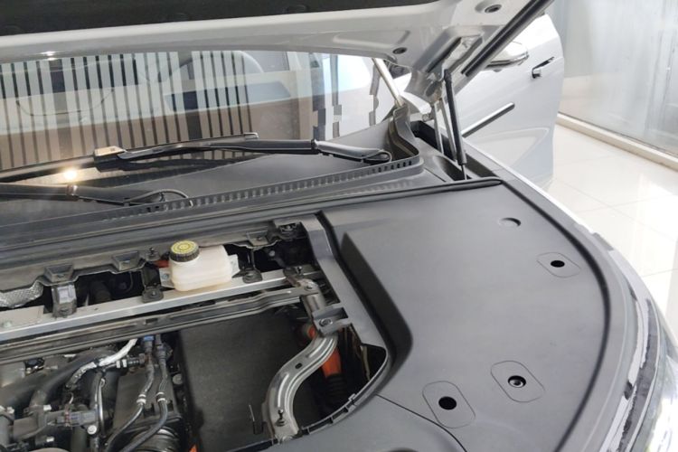 Used Denza N9 2025 Flagship Model Engine Bay Left