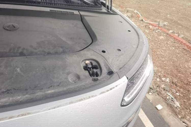 Used Denza N9 2025 Flagship Model Engine Bay Left