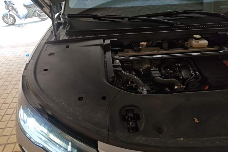 Used Denza N9 2025 Prestige Version Engine Bay Right