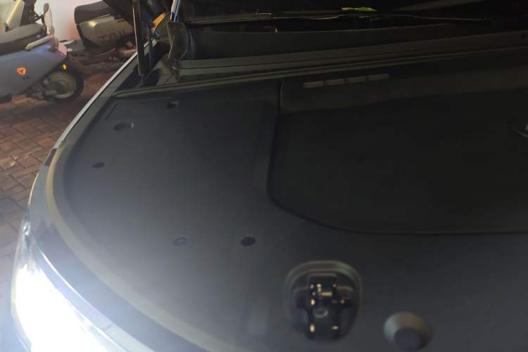 Used Denza N9 2025 Prestige Version Engine Bay Right