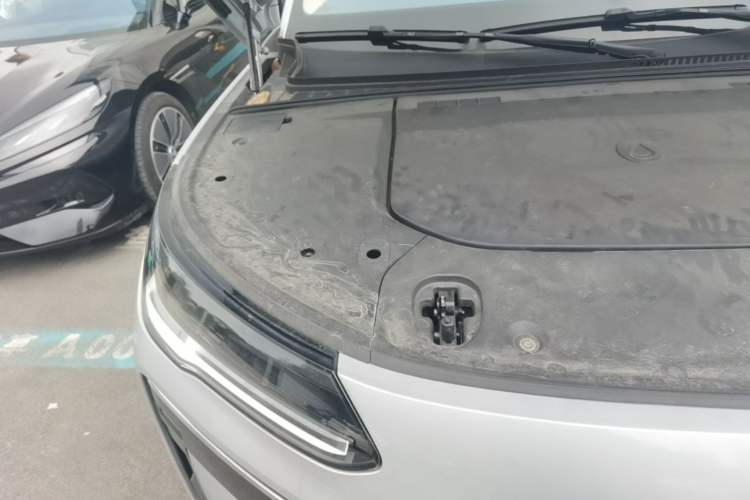 Used Denza N9 2025 Flagship Model Engine Bay Right