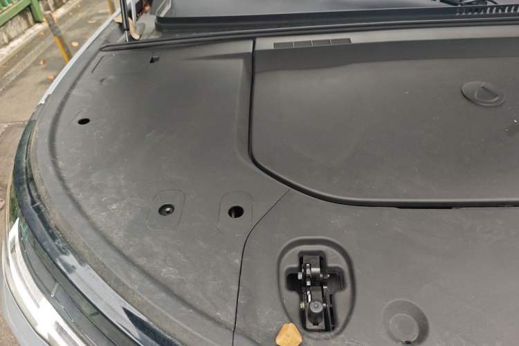 Used Denza N9 2025 Flagship Model Engine Bay Right