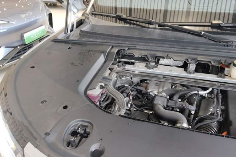 Used Denza N9 2025 Flagship Model Engine Bay Right