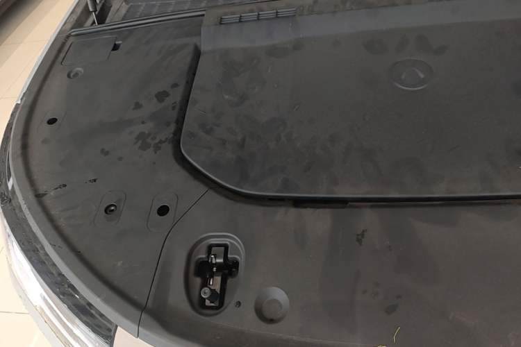 Used Denza N9 2025 Flagship Model Engine Bay Right
