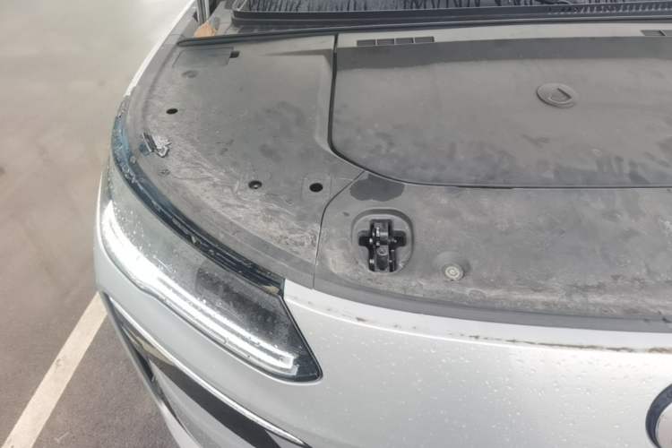 Used Denza N9 2025 Flagship Model Engine Bay Right