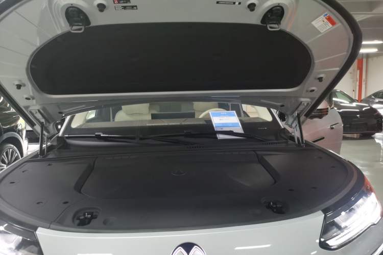Used Denza N9 2025 Prestige Version Engine Bay