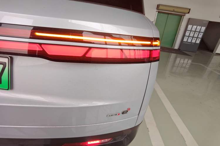 Used Denza N9 2025 Flagship Model Exterior 3