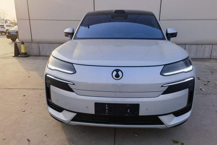 Used Denza N9 2025 Flagship Model Exterior 5