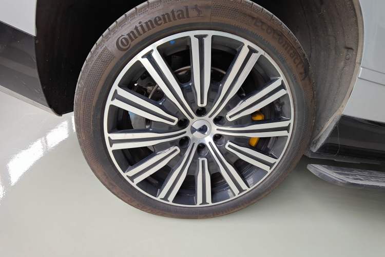 Used Denza N9 2025 Flagship Model Exterior 5