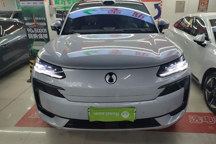 Used Denza N9 2025 Flagship Model Front