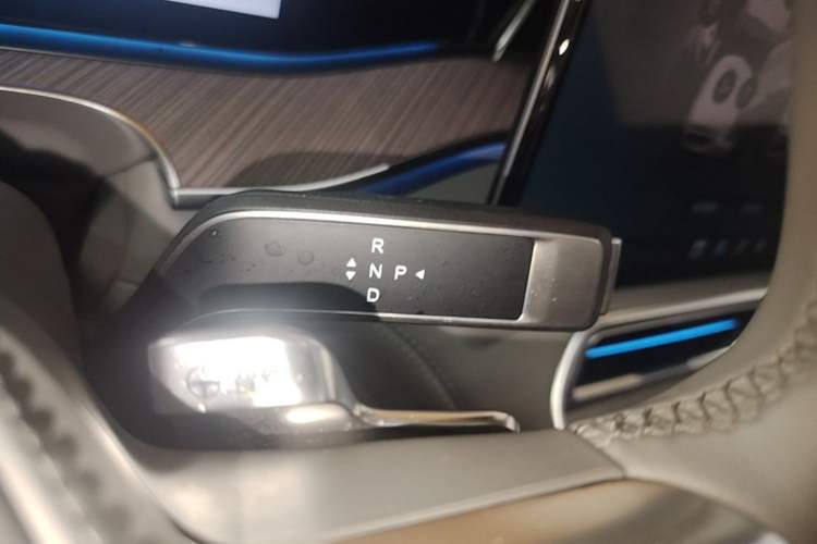 Used Denza N9 2025 Flagship Model Gear Lever