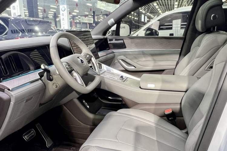 Used Denza N9 2025 Prestige Version Interior 1