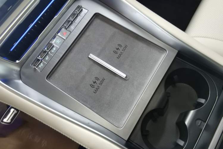 Used Denza N9 2025 Prestige Version Interior 1