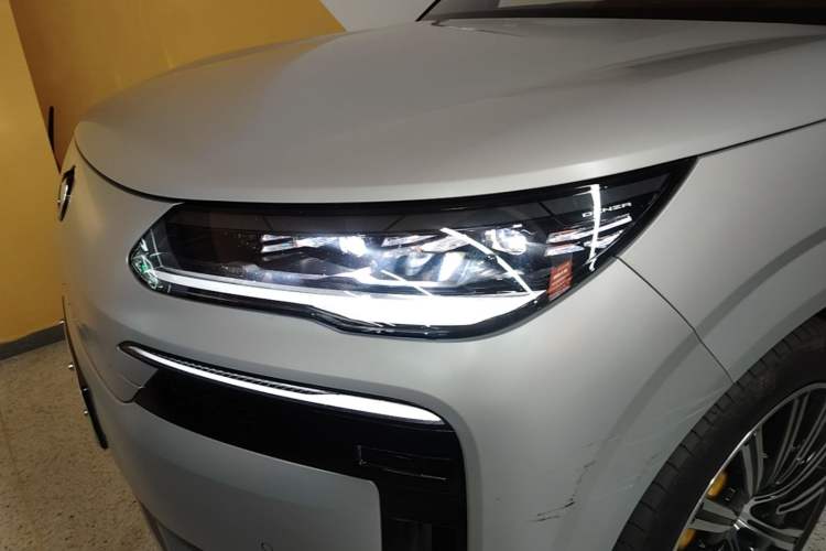 Used Denza N9 2025 Flagship Model Left Front Headlight