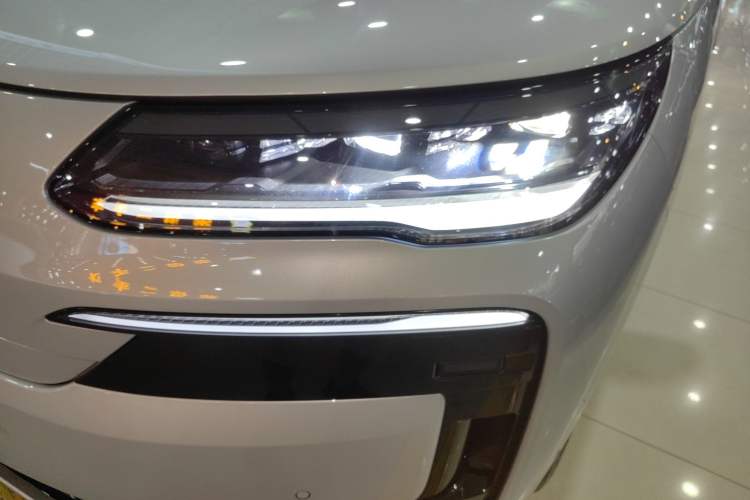 Used Denza N9 2025 Prestige Version Left Front Headlight