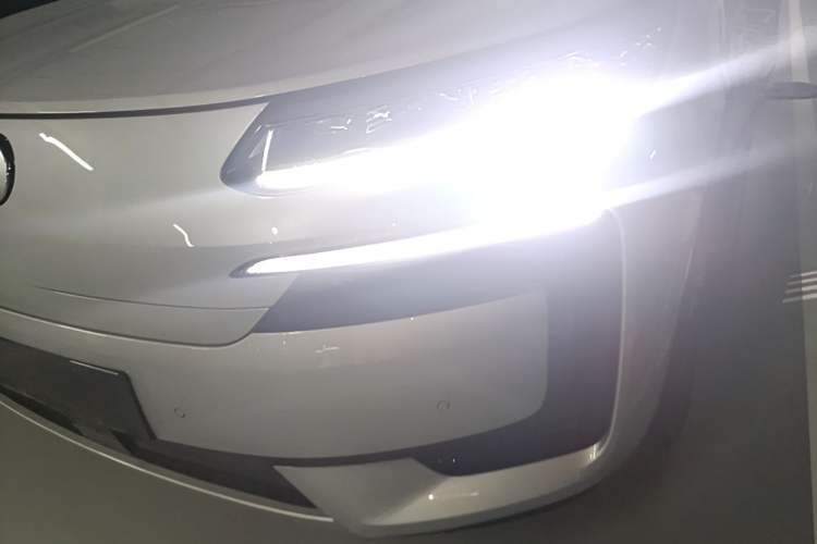 Used Denza N9 2025 Flagship Model Left Front Headlight