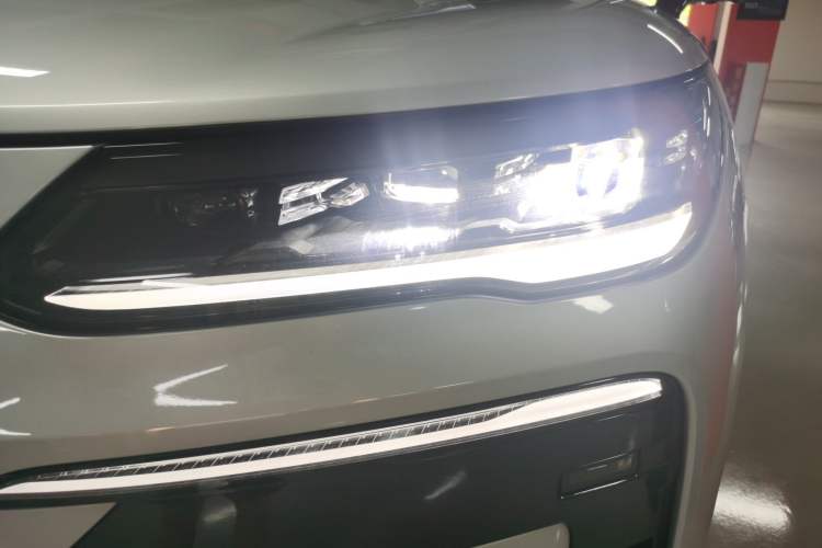 Used Denza N9 2025 Prestige Version Left Front Headlight