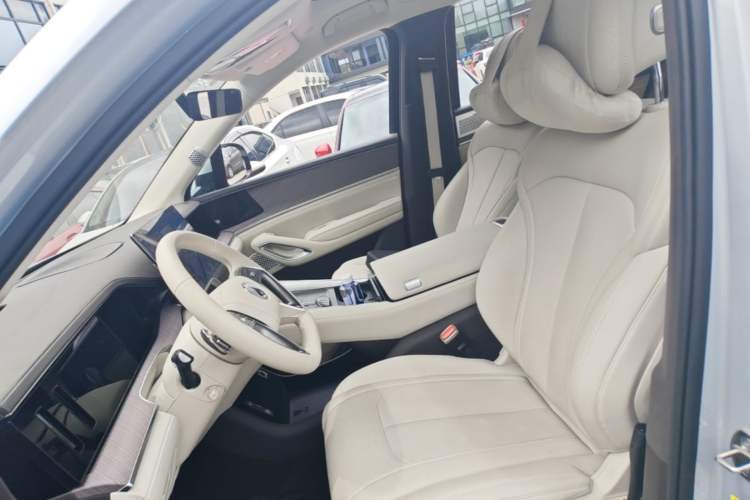 Used Denza N9 2025 Flagship Model Left Front Seat