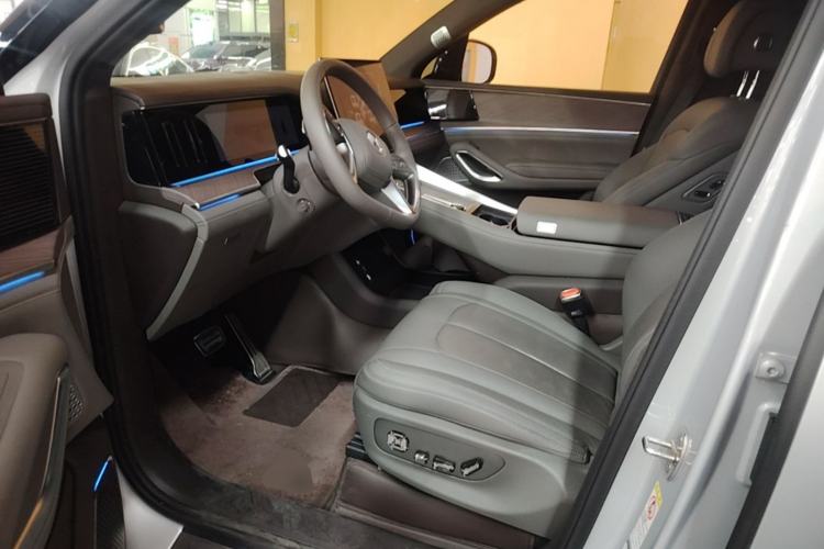 Used Denza N9 2025 Flagship Model Left Front Seat