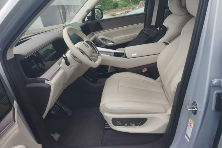 Used Denza N9 2025 Flagship Model Left Front Seat