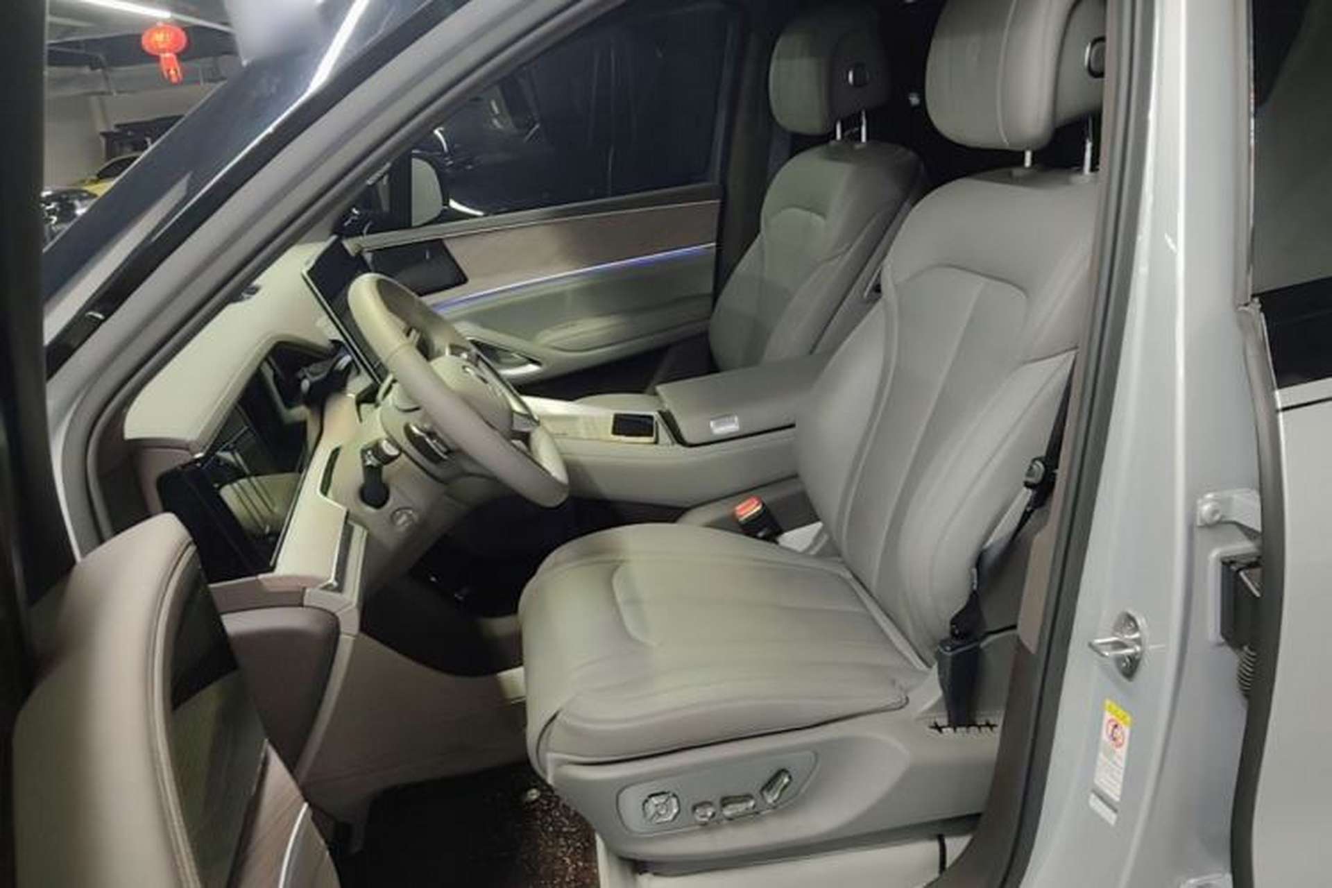 Used Denza N9 2025 Flagship Model Left Front Seat