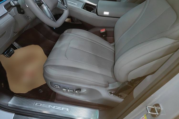 Used Denza N9 2025 Prestige Version Left Front Seat