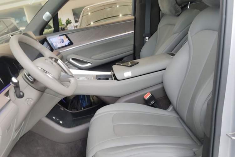 Used Denza N9 2025 Flagship Model Left Front Seat