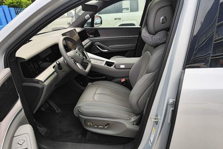 Used Denza N9 2025 Flagship Model Left Front Seat