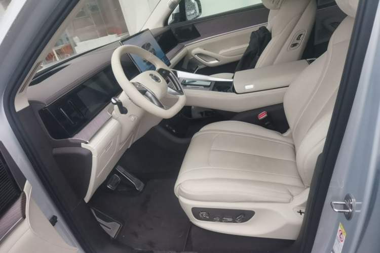 Used Denza N9 2025 Flagship Model Left Front Seat