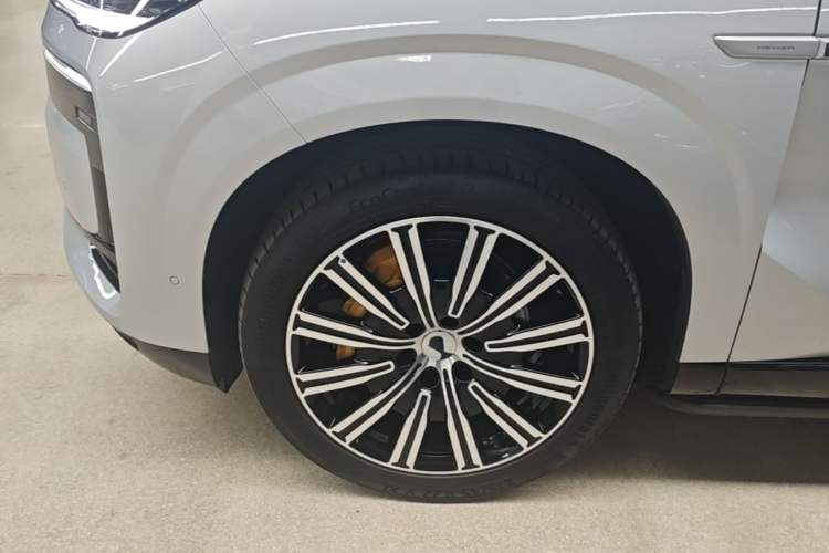 Used Denza N9 2025 Flagship Model Left Front Wheel Hub