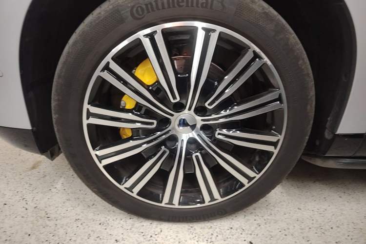 Used Denza N9 2025 Flagship Model Left Front Wheel Hub