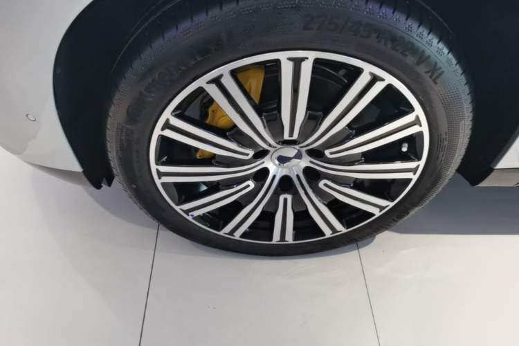 Used Denza N9 2025 Prestige Version Left Front Wheel Hub