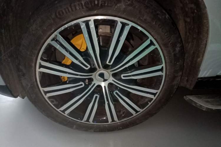 Used Denza N9 2025 Flagship Model Left Front Wheel Hub