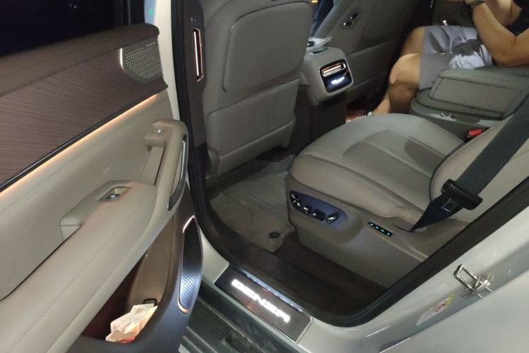 Used Denza N9 2025 Flagship Model Left Rear Seat