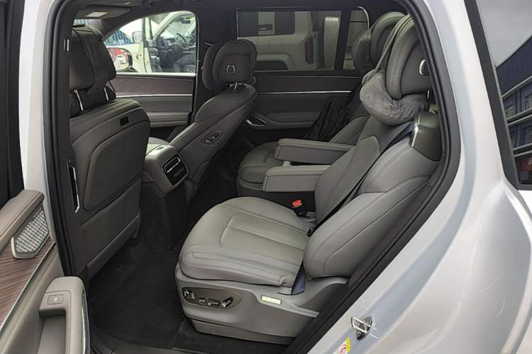Used Denza N9 2025 Flagship Model Left Rear Seat
