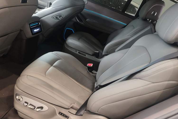 Used Denza N9 2025 Flagship Model Left Rear Seat