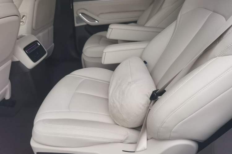 Used Denza N9 2025 Flagship Model Left Rear Seat