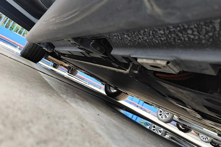 Used Denza N9 2025 Flagship Model Left Side Sill