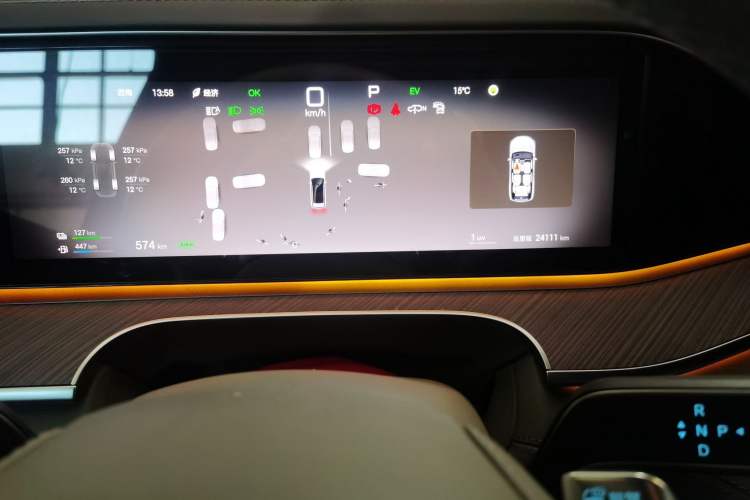 Used Denza N9 2025 Flagship Model Odometer Close Up