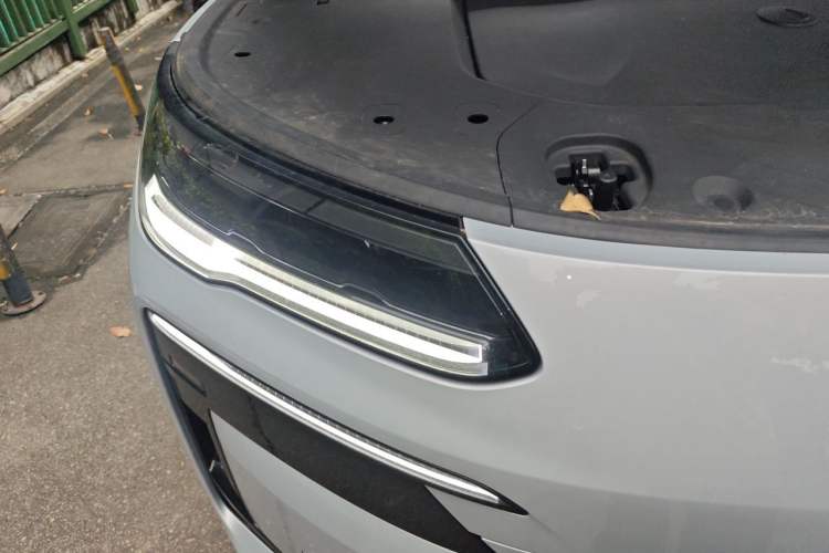 Used Denza N9 2025 Flagship Model Right Front Headlight