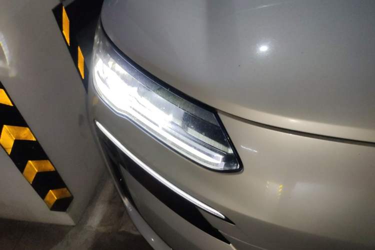 Used Denza N9 2025 Flagship Model Right Front Headlight