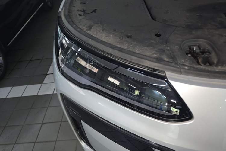 Used Denza N9 2025 Flagship Model Right Front Headlight