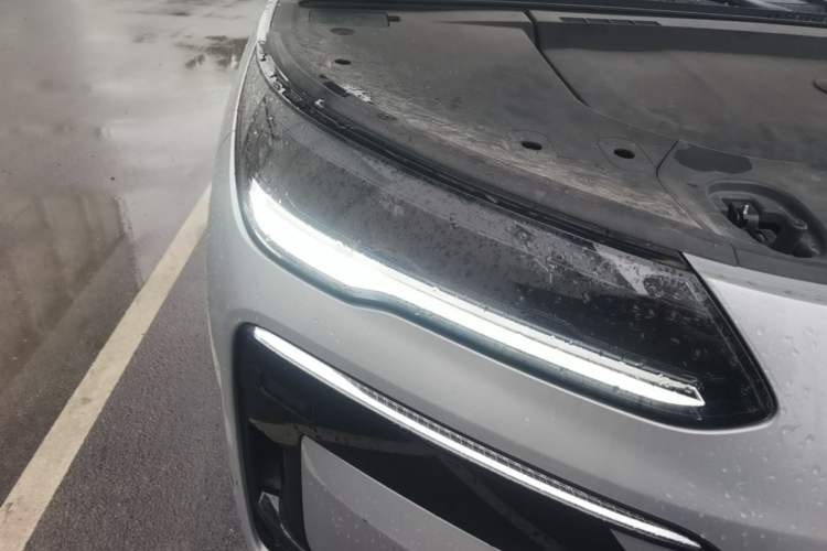 Used Denza N9 2025 Flagship Model Right Front Headlight