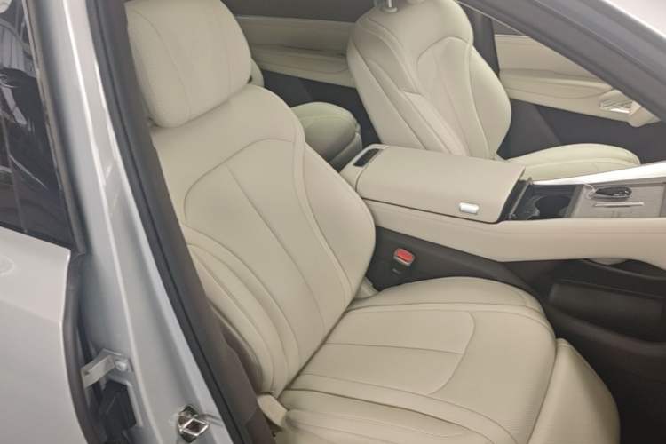Used Denza N9 2025 Flagship Model Right Front Seat