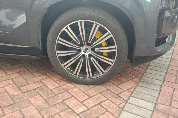 Used Denza N9 2025 Prestige Version Right Front Wheel Hub