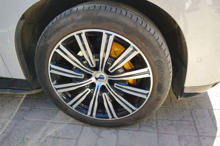 Used Denza N9 2025 Flagship Model Right Front Wheel Hub