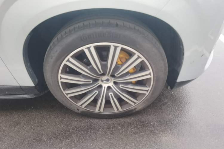 Used Denza N9 2025 Flagship Model Right Front Wheel Hub