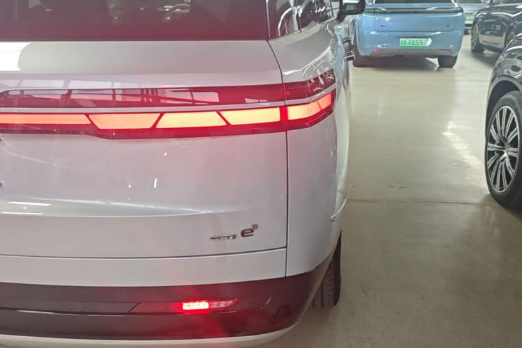 Used Denza N9 2025 Flagship Model Right Rear Taillight