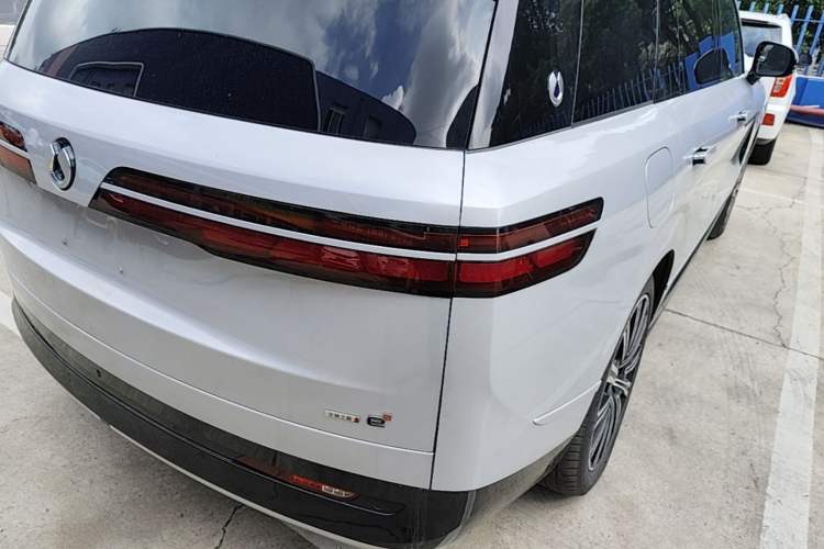Used Denza N9 2025 Flagship Model Right Rear Taillight